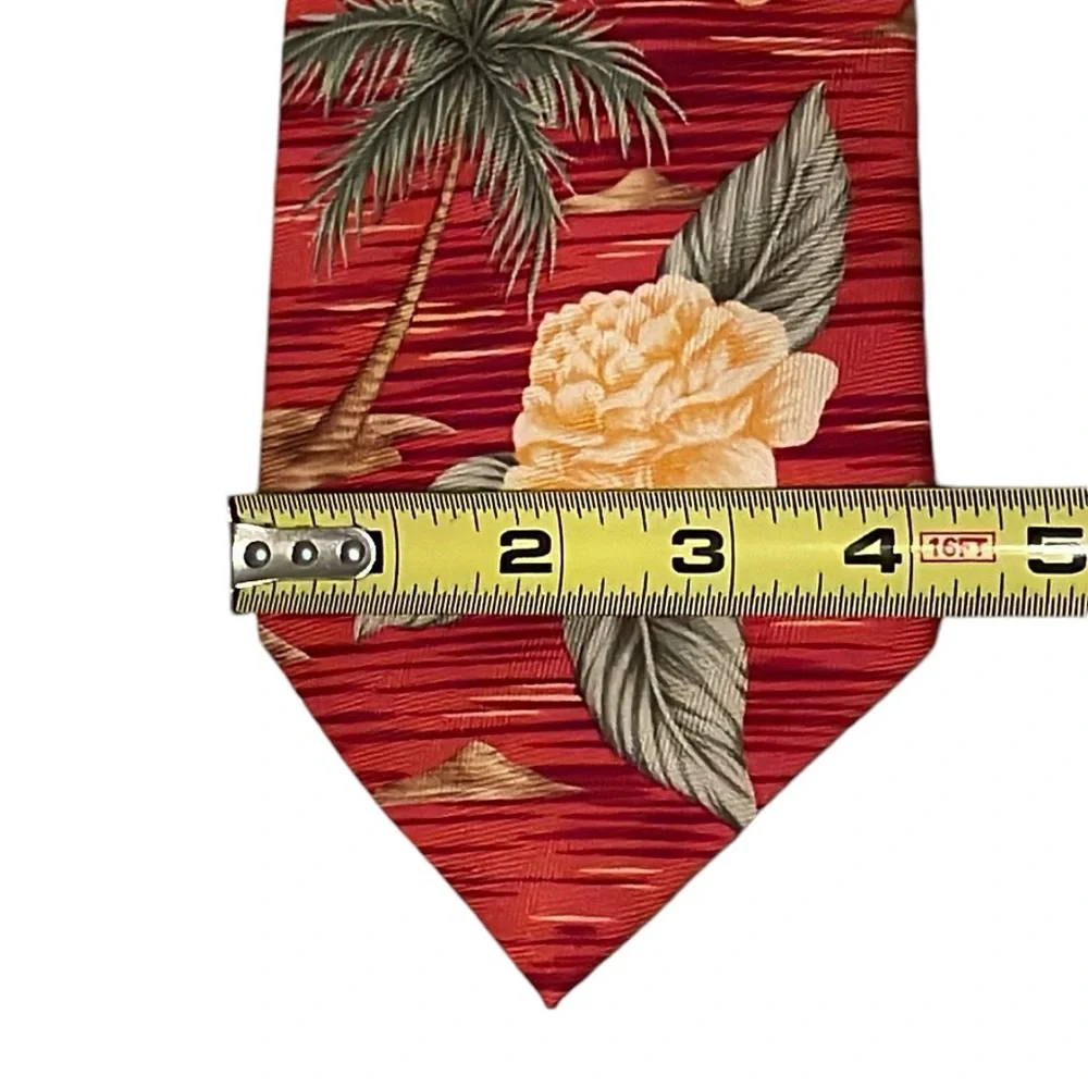 Tommy Bahama‎ 100% Silk tropical necktie. New with tags. Palm trees and flowers.